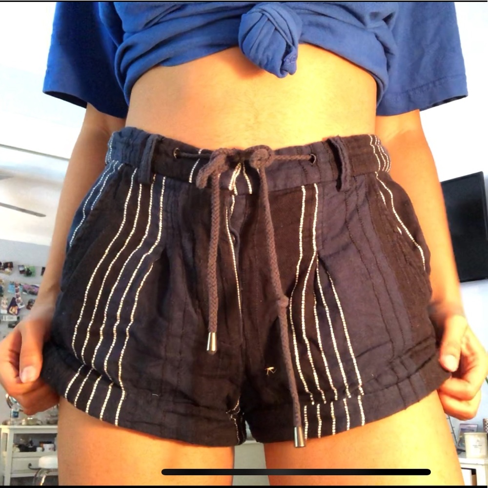 URBAN OUTFITTERS SHORTS